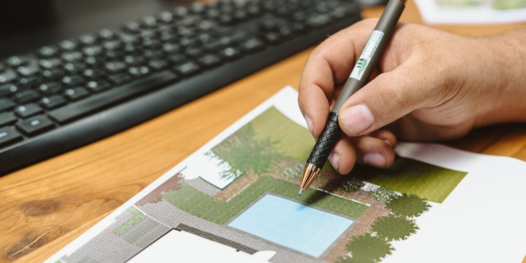 Gartenplanung mit Plan und Stift