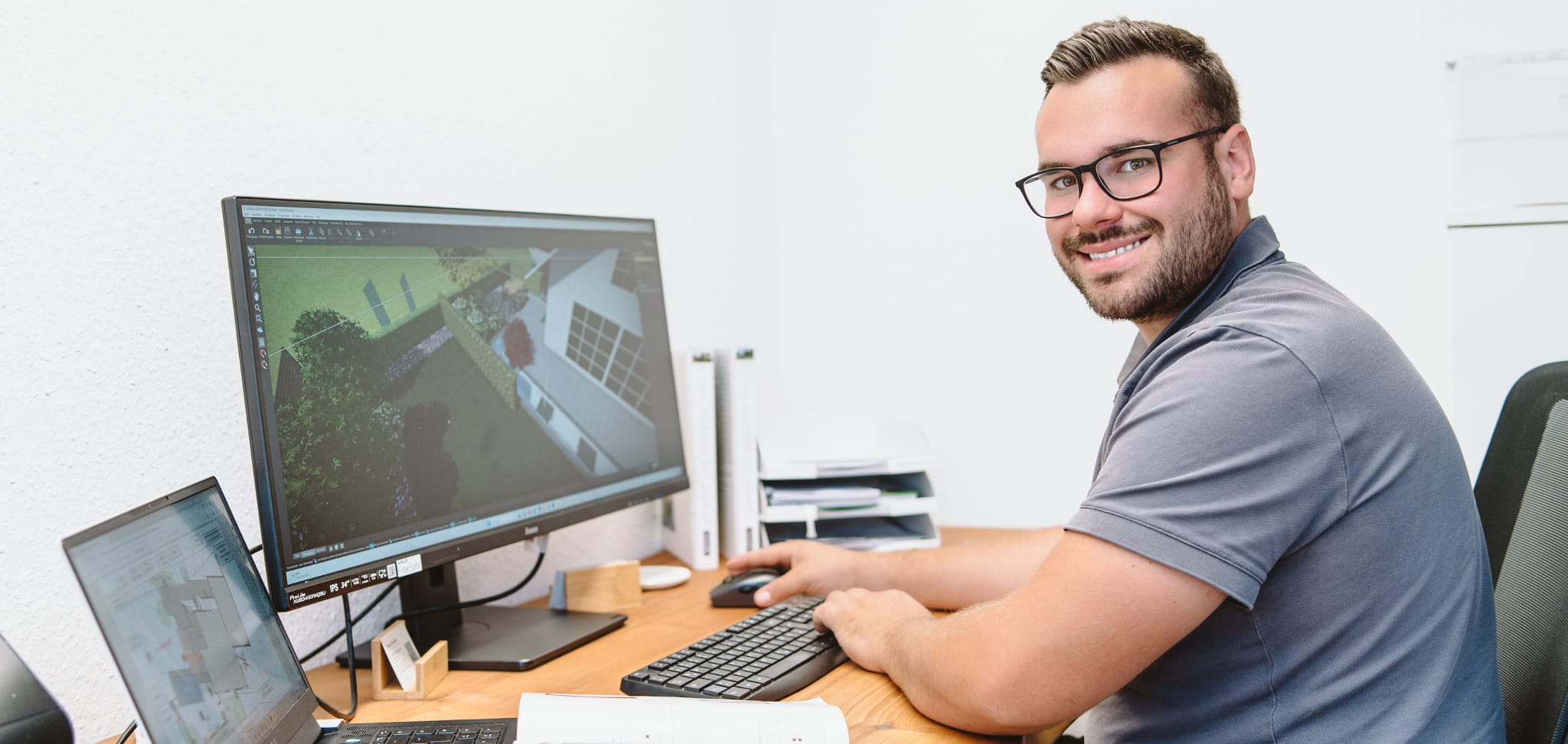 Franz Schneider bei der 3D-Gartenplanung am Bildschirm